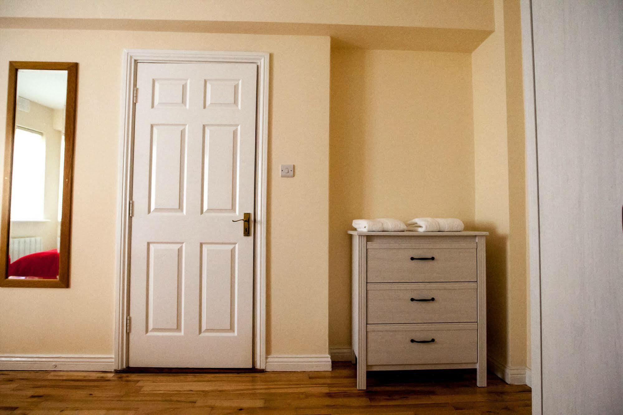 Dominick Street Apartments غالواي المظهر الخارجي الصورة