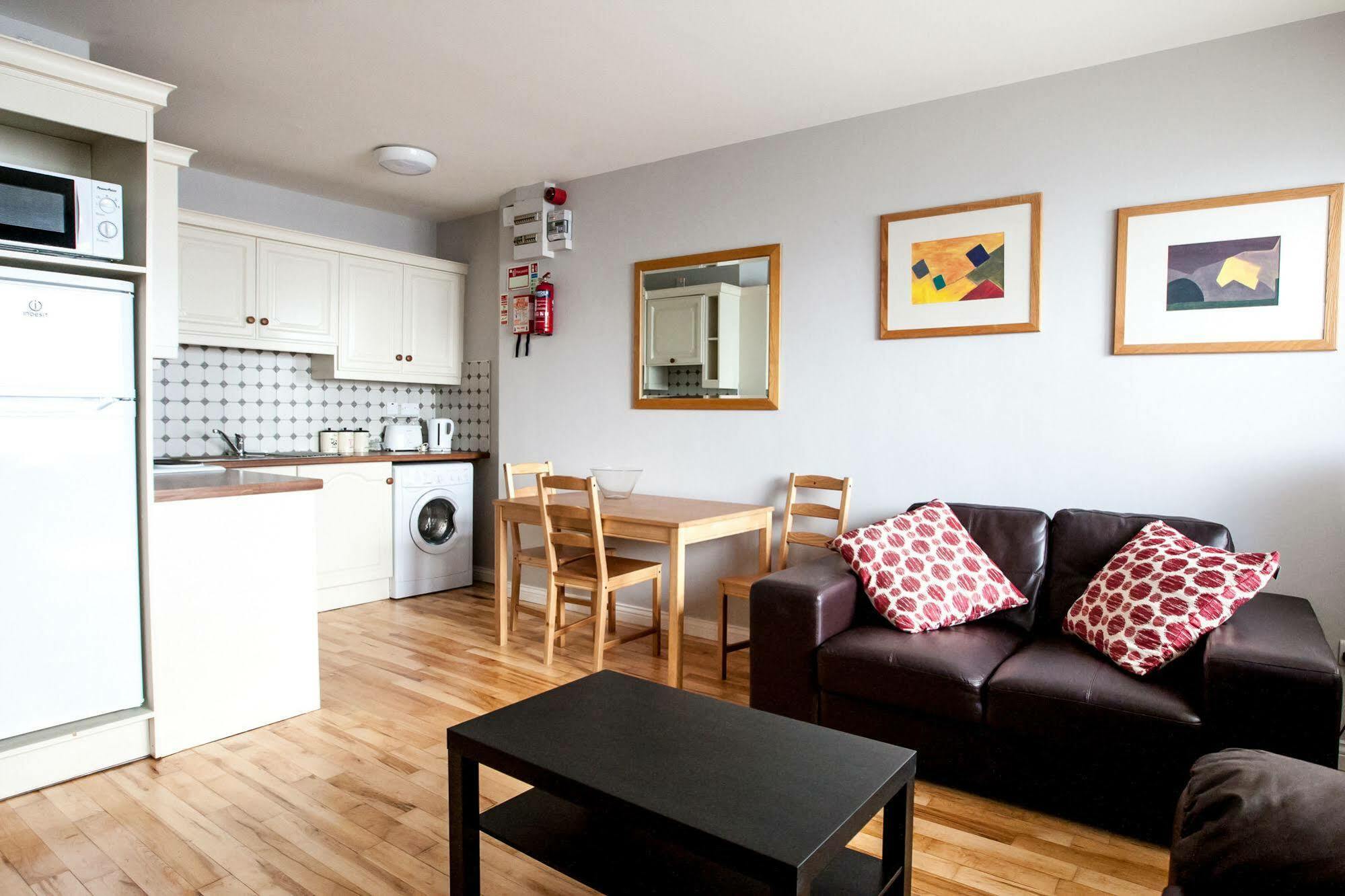 Dominick Street Apartments غالواي المظهر الخارجي الصورة