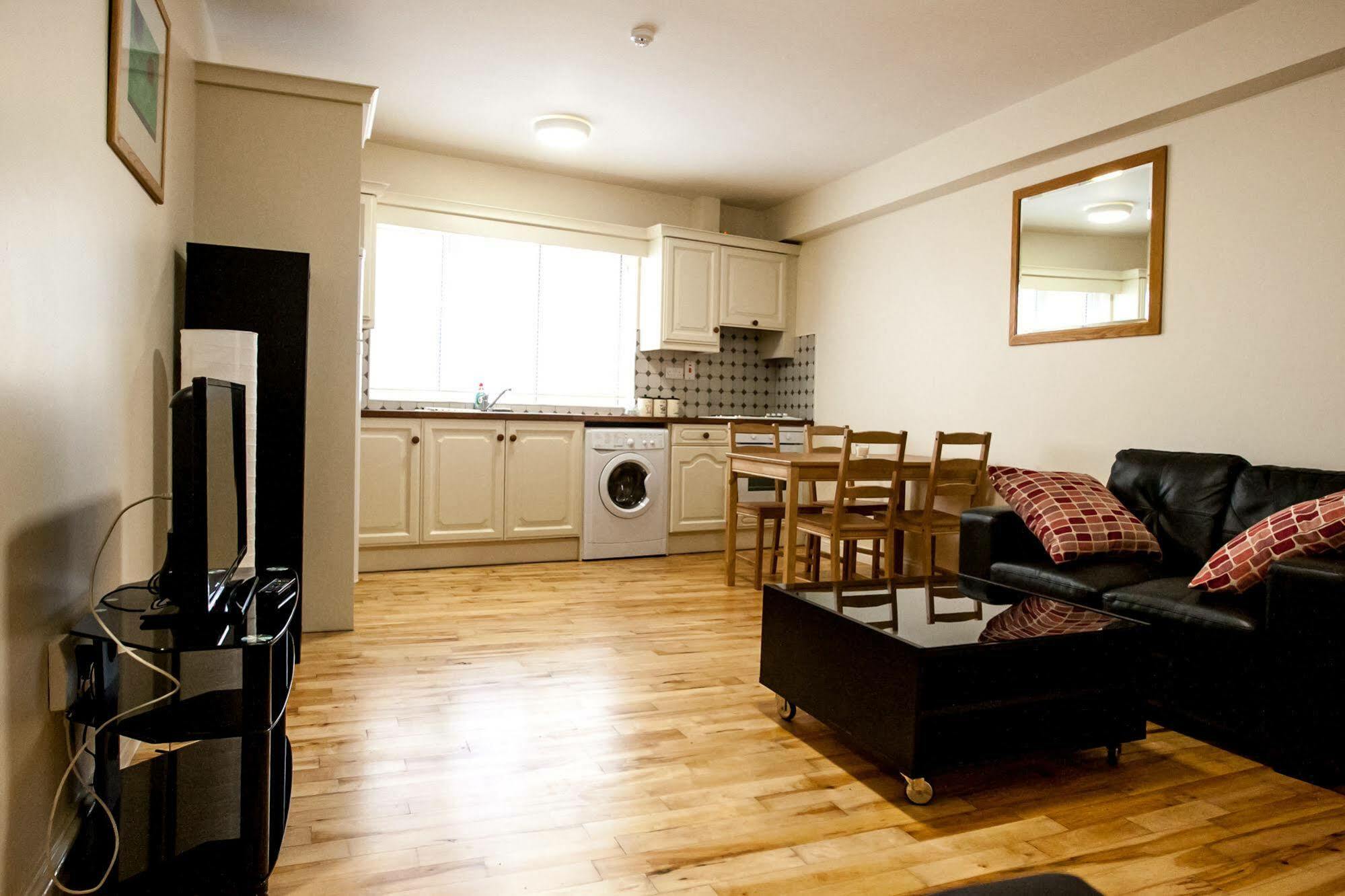 Dominick Street Apartments غالواي المظهر الخارجي الصورة